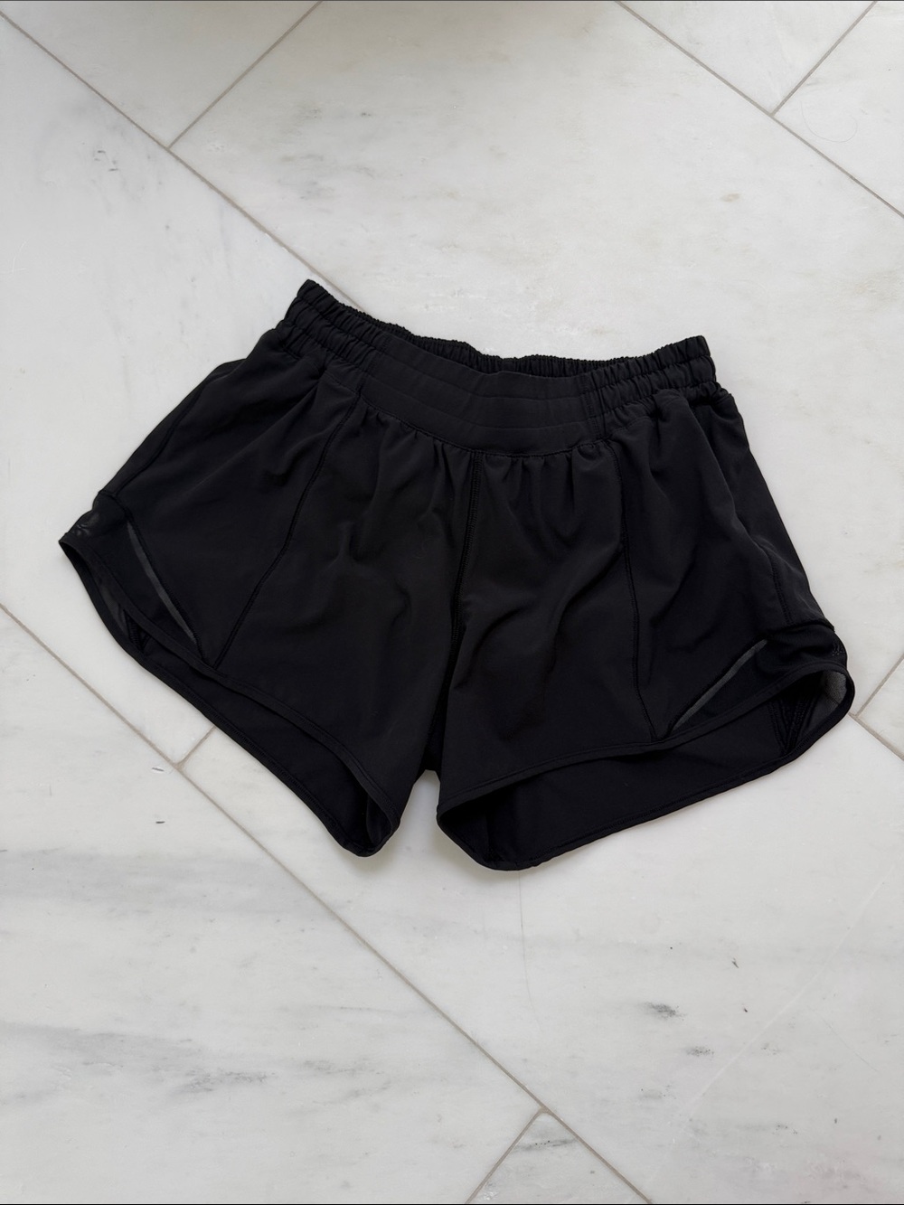 Lululemon Athletica Women's Black Athletic Shorts 6 tall worn twice